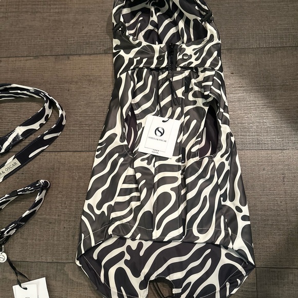 NWT Stella & Oscar rain coat & walking set abstract pattern comes with dust bag - Picture 4 of 4